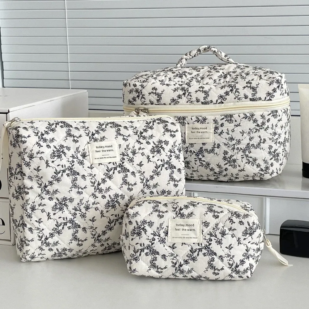 Sac fourre-tout matelassé noir à motif floral pour femme, sac à main de voyage, pochette de rangement portable pour cosmétiques et maquillage avec fermeture éclair
