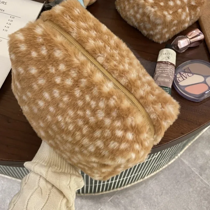 sac de maquillage pour femme en peluche moelleuse à imprimé léopard, sac de rangement tendance et exquis à motif cerf, petite trousse de toilette portable à fermeture éclair pour voyage