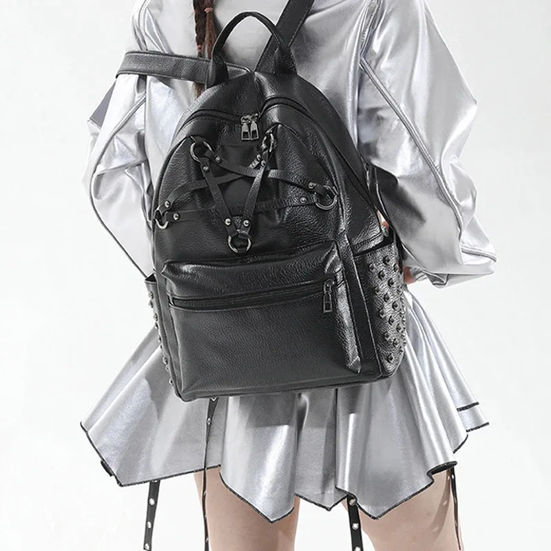 sac à dos de voyage unisexe à grande capacité avec rivets décoratifs, fermeture éclair et plusieurs poches, idéal pour les étudiants, les écoliers et les ordinateurs portables.