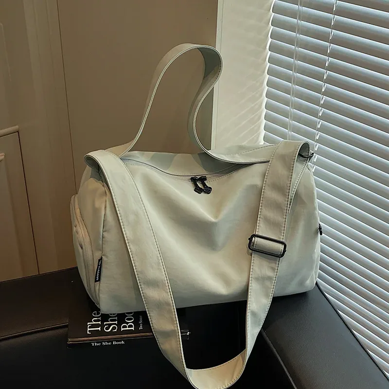 sac de sport pour femmes, sac de natation à séparation humide/sèche, sac de voyage grande capacité pour courtes distances avec compartiment à chaussures