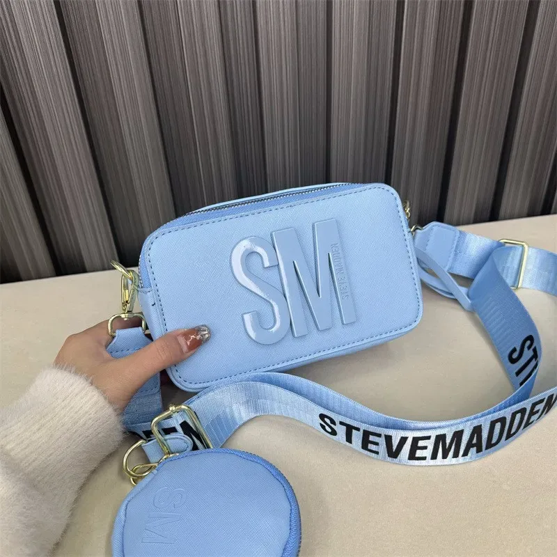 sac à bandoulière carré petit format steve madden, sac à appareil photo tendance, sac à bandoulière simple et élégant.