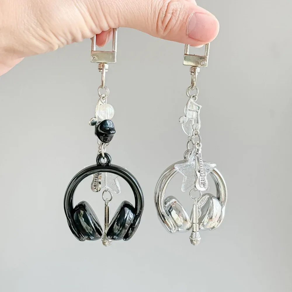 Écouteurs de musique noirs, chaînes pour téléphone portable, petit pendentif musical à bouton-poussoir, pendentif créatif de décompression pour sac à dos, porte-clés