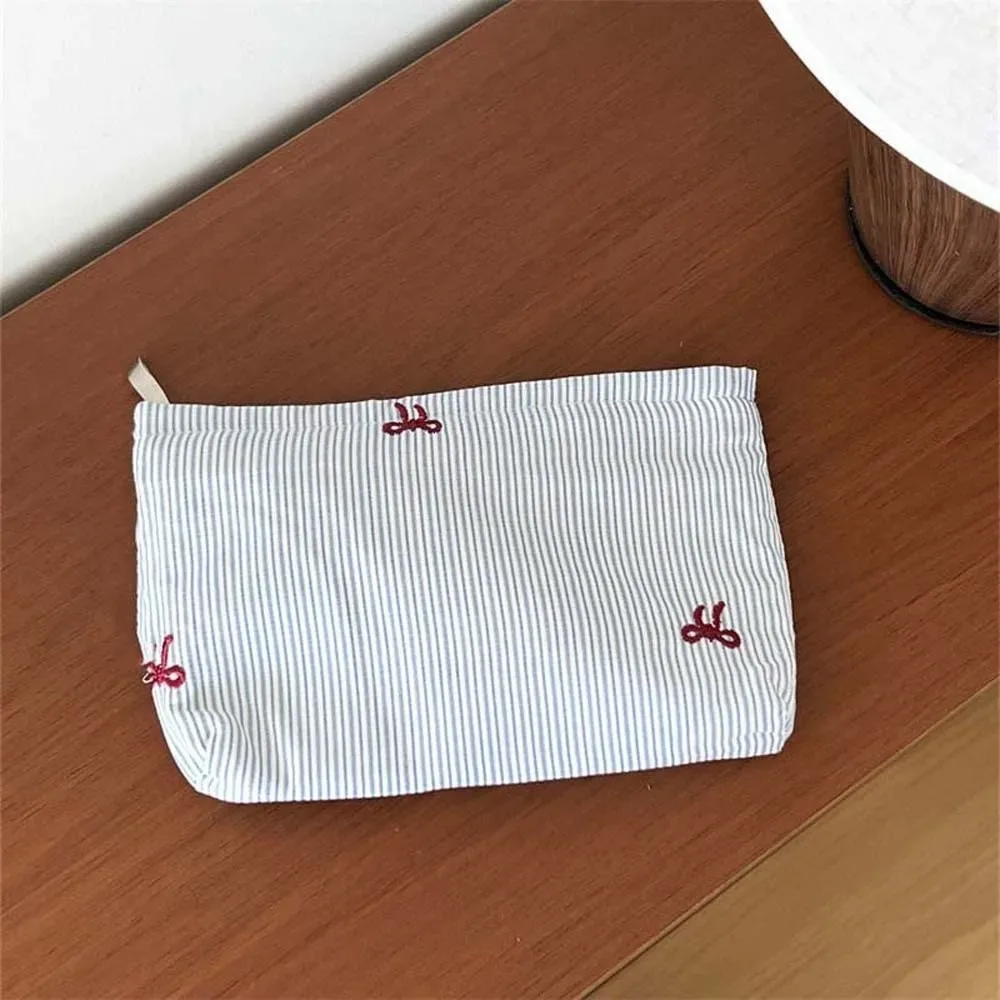 pochette à maquillage classique à rayures, motif brodé, fermeture éclair lisse, organiseur de cosmétiques, couleurs pastel, taille compacte, trousse de toilette