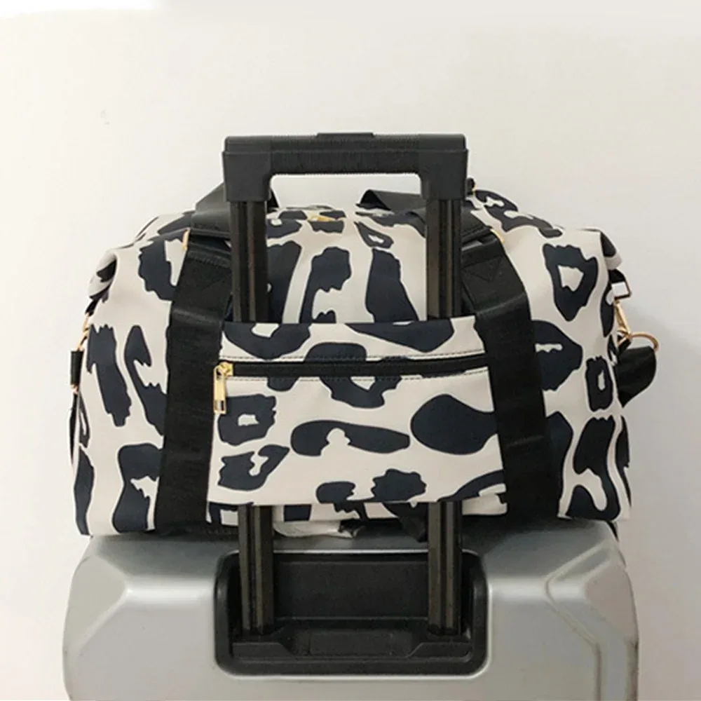 sac de voyage imprimé léopard pour femme, sac de week-end avec manche pour bagage, résistant à l'eau, sac de transport pour la nuit avec plusieurs poches