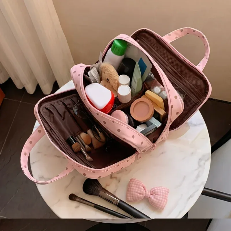 nouvelle trousse de maquillage portable pour femmes, à pois, grande capacité, 3 compartiments, organisateur de voyage pour produits de soin de la peau et cosmétiques.