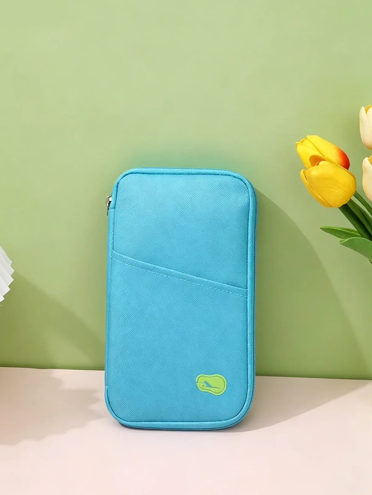 1 porte-passeport de voyage multifonctionnel avec fermeture éclair - comprend un compartiment pour argent liquide, carte d'identité, carte de crédit et téléphone.