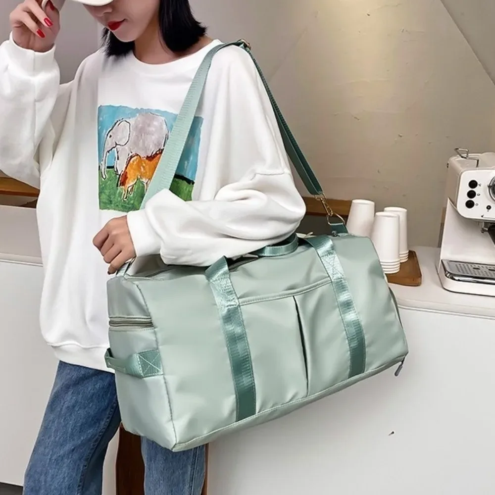 Sac de voyage Oxford, sac de sport multifonctionnel en nylon pour courtes distances avec compartiment à chaussures, sac à bandoulière multi-couches pour la gym