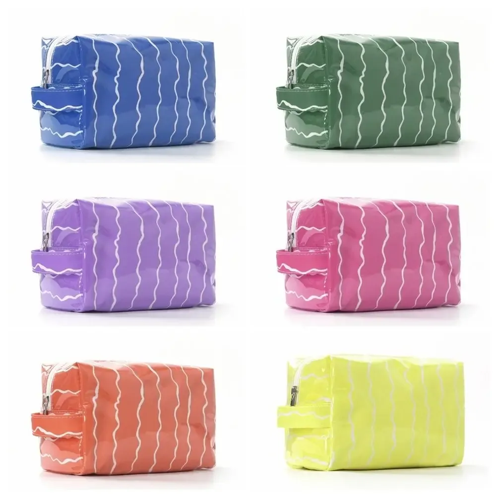 sac de voyage pour femmes de grande capacité, étanche en pvc, sac cosmétique durable à motif ondulé.