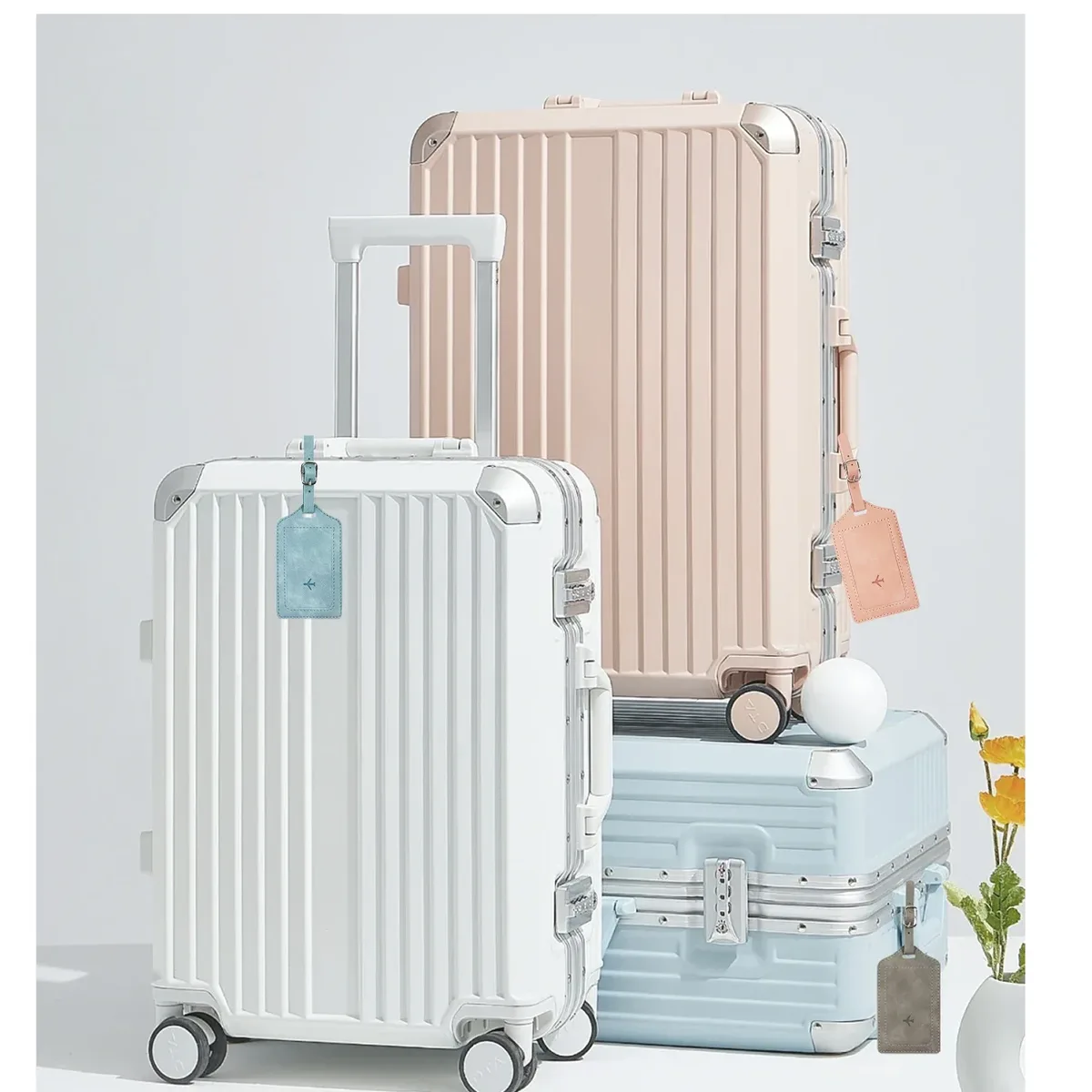 essentiels de voyage : porte-passeport à blocage rfid + ensemble d'étiquettes de bagage en cuir
