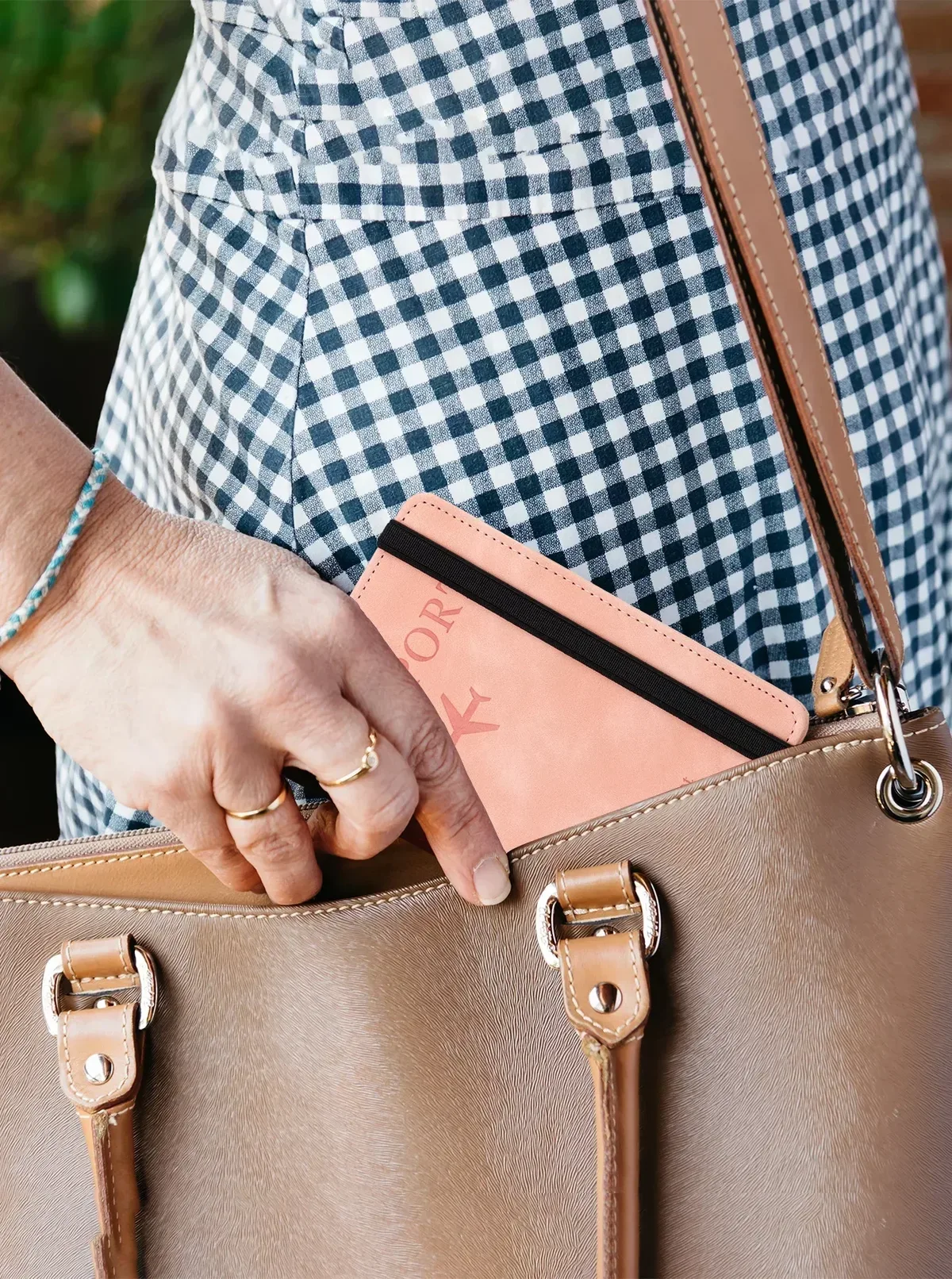 étui à cartes en cuir bloquant rfid, porte-passeport, portefeuille, accessoires de voyage pour femmes et hommes