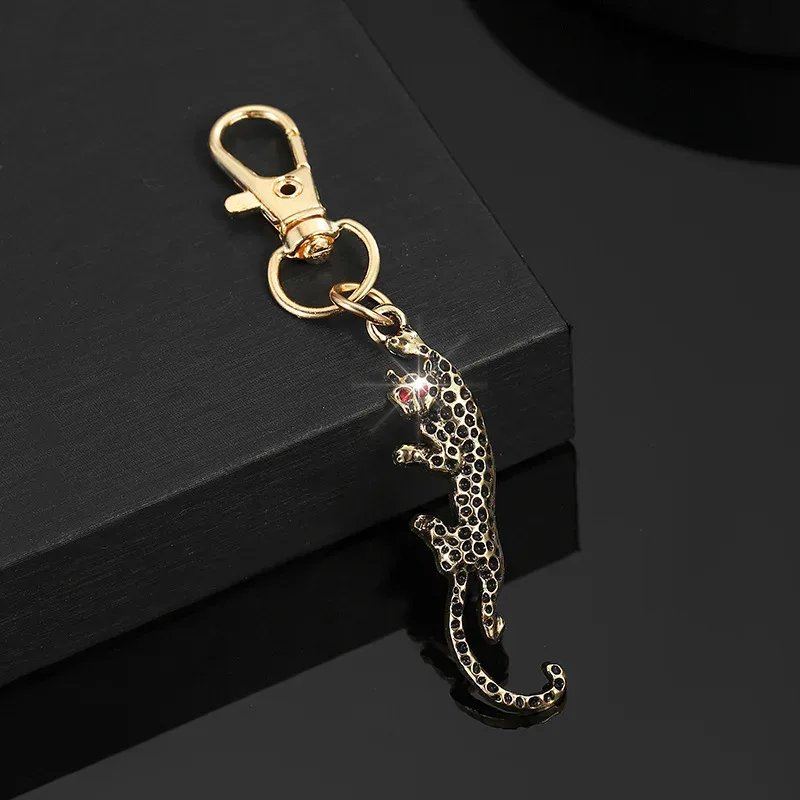 porte-clés panthère en métal cool pour hommes, breloque de sac léopard, pendentif animal creux, anneau de clés robuste, accessoires de luxe pour sac à dos