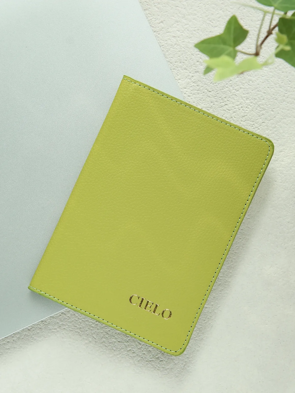 porte-passeport personnalisé avec nom, monogramme personnalisé, texture en similicuir, couverture de passeport unie avec blocage rfid, cadeau de vacances