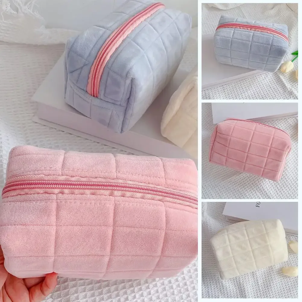 trousse de maquillage en peluche 2025 pour femmes – sac cosmétique portable de voyage, petite trousse de toilette unie avec fermeture éclair, pochette de lavage, sacs de rangement