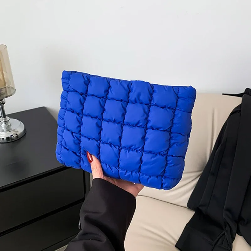 pochette de maquillage rembourrée et matelassée pour femmes, sac de rangement de maquillage bouffant, grand sac de rangement de cosmétiques, pochette à main, étui de beauté