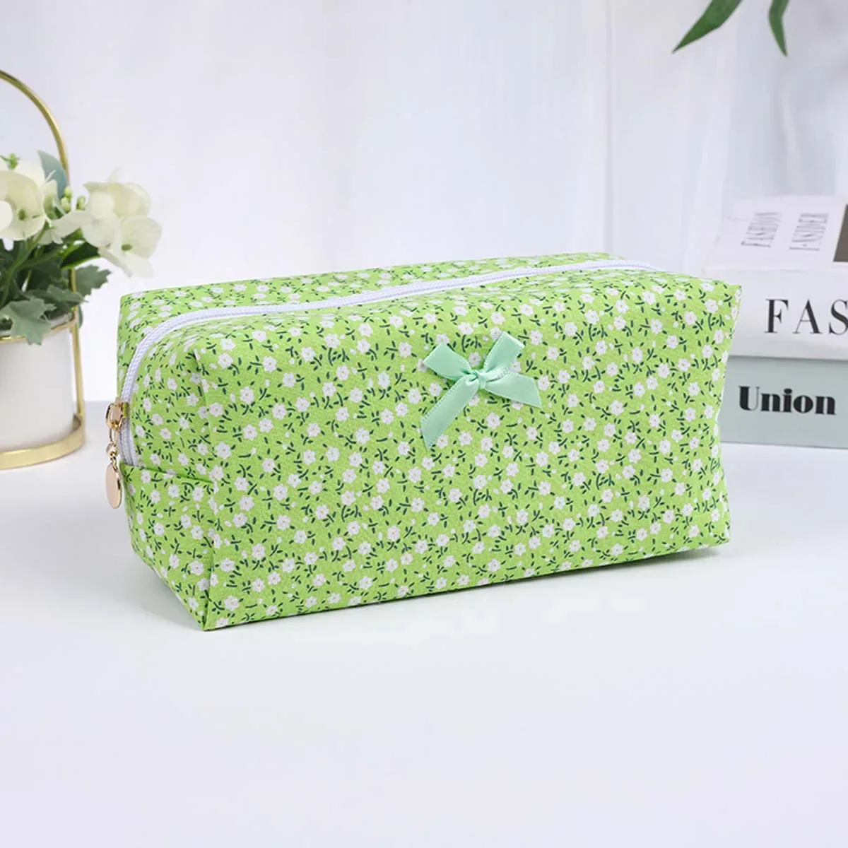 petit sac de maquillage matelassé à fleurs, sac de voyage à fermeture éclair pour soins de la peau, sac de rangement portable de grande capacité, sac souple imprimé de rangement