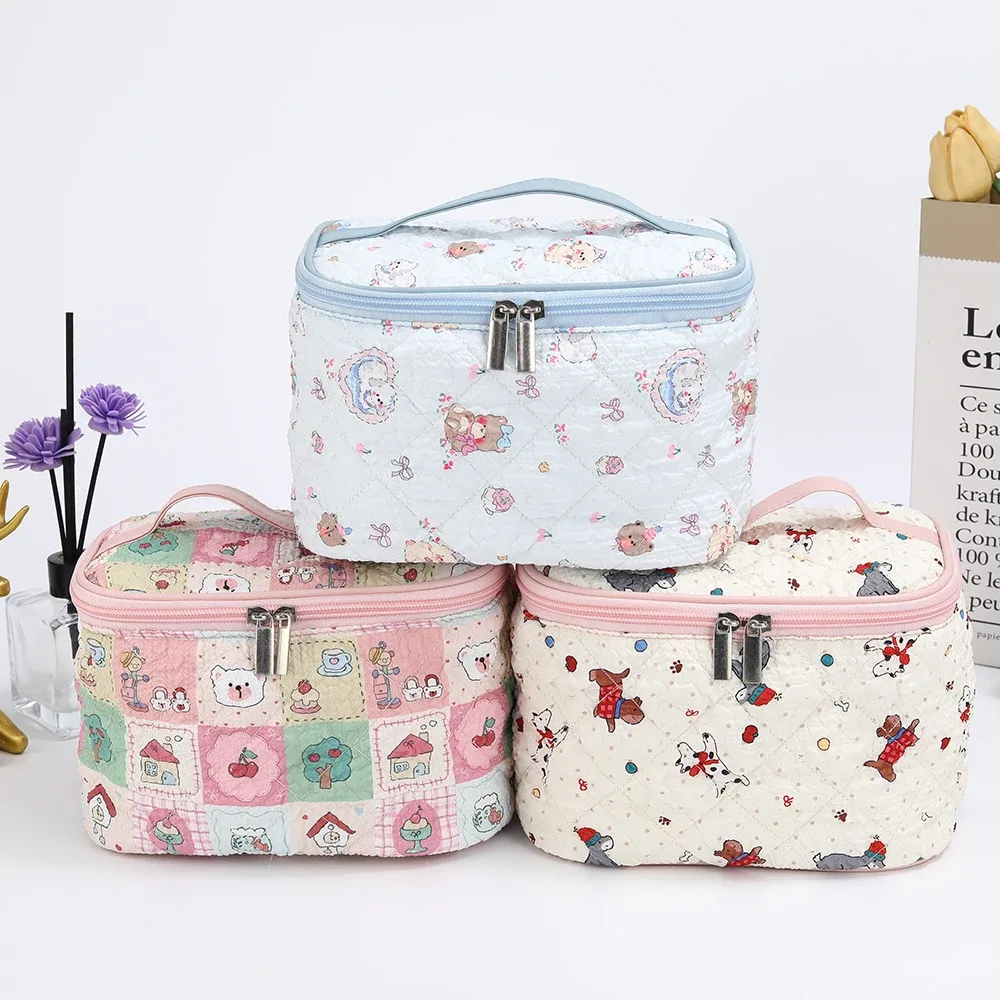 Trousse de maquillage mignonne, nouveau style à carreaux avec chat, rangement portable à compartiments, grande capacité pour les voyages et les articles de toilette à porter à la main
