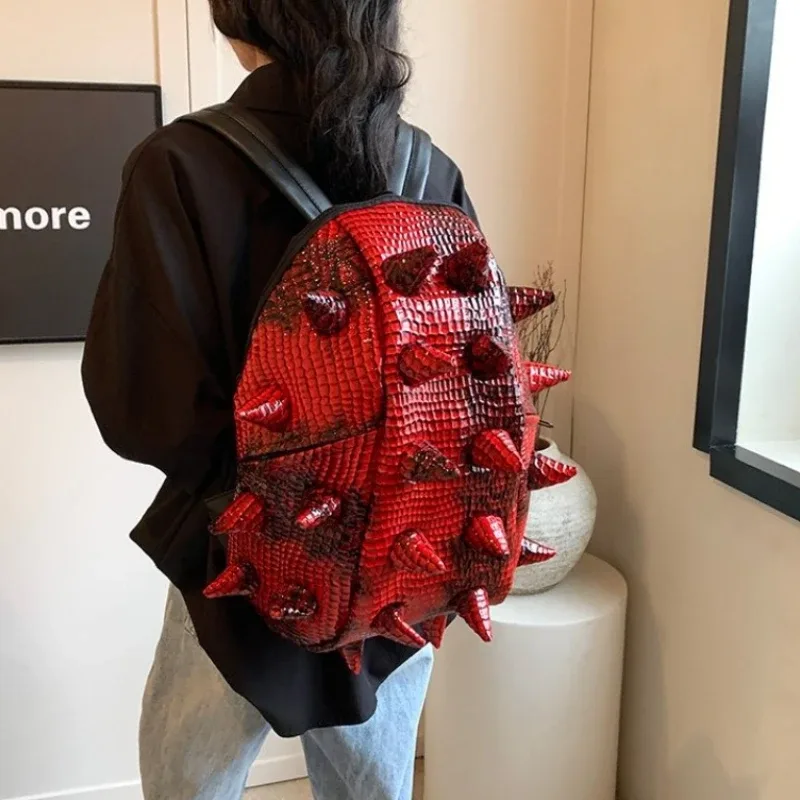 style punk mode conception unique sacs à dos 2025 nouveau hérisson grande capacité sacs style chaud pu personnalité sacs de voyage spike