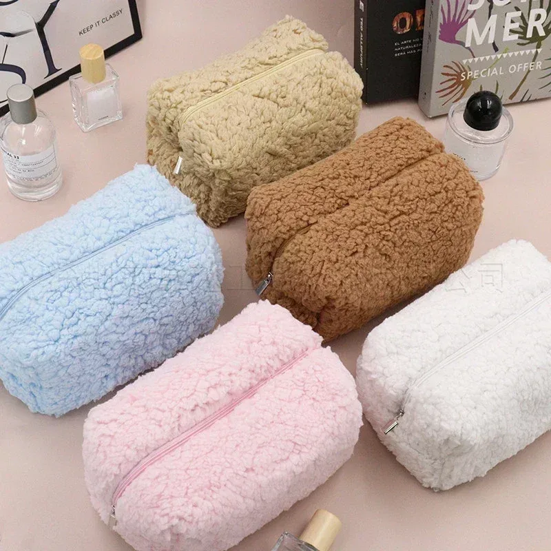 petit sac à cosmétiques en laine d'agneau, pochette de rangement de maquillage en peluche mignonne, trousse à crayons kawaii, porte-monnaie de voyage, rangement domestique