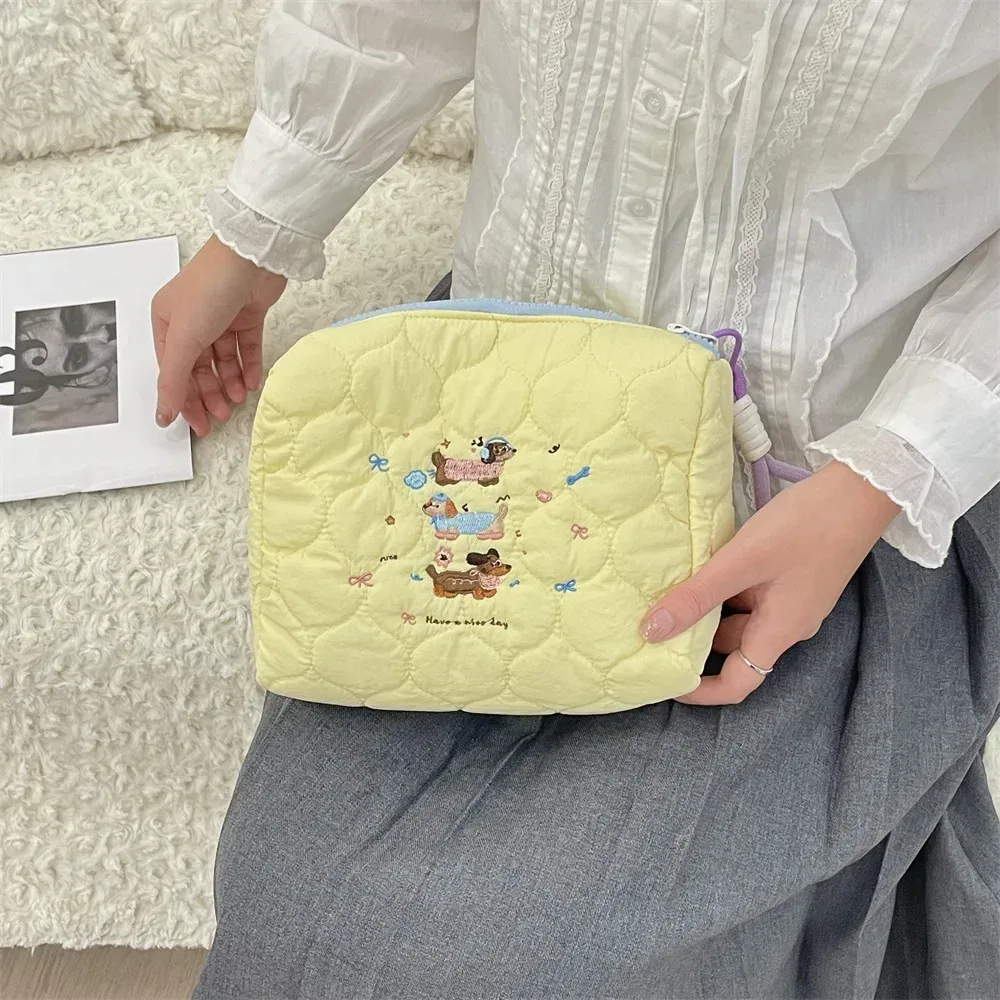 sac à cosmétiques matelassé brodé pour femme, sacs à main de rangement portables pour dame, trousse de maquillage mignonne, pochette avec poignée