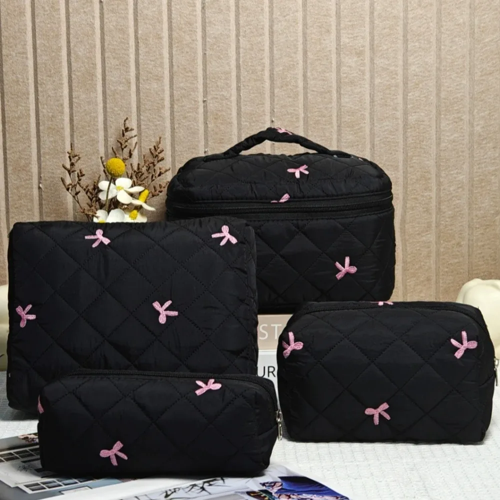trousse de maquillage portable noire, grande capacité, pochette matelassée avec nœud rose, sac à main pour dames, sac de rangement de toilette de voyage pour femmes, 2025