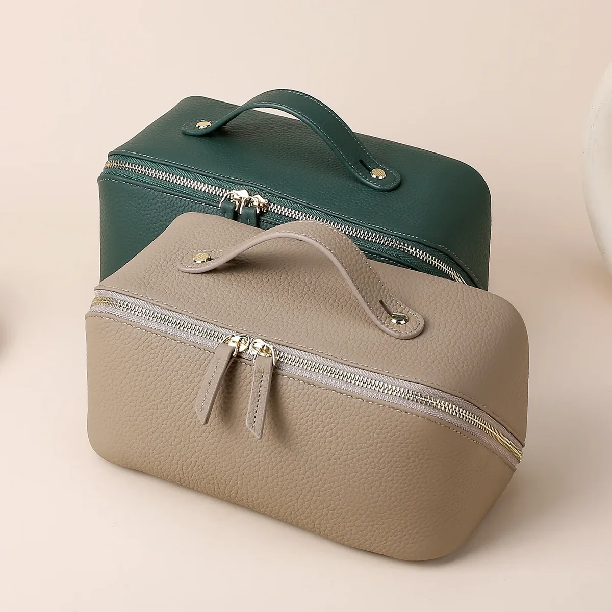 sac de maquillage en cuir de vache, sac de rangement de voyage, trousse de toilette multi-compartiments de grande capacité, sac à cosmétiques pour femmes avec initiales gratuites