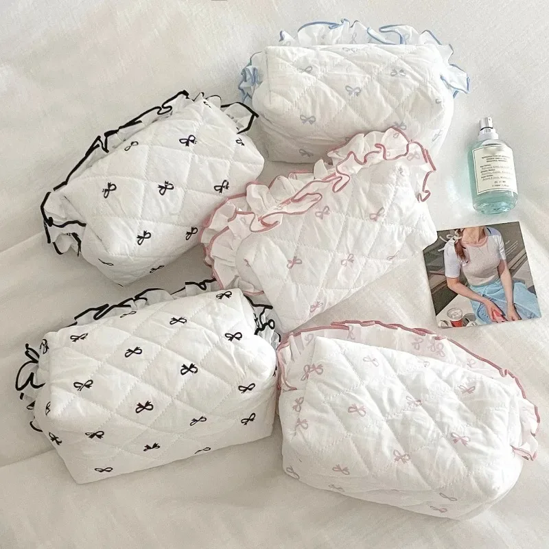 Sac de maquillage avec nœud en dentelle pour femmes, sac à cosmétiques Portable, sac de rangement de voyage mignon, pochette de toilette de grande capacité, sac à main féminin