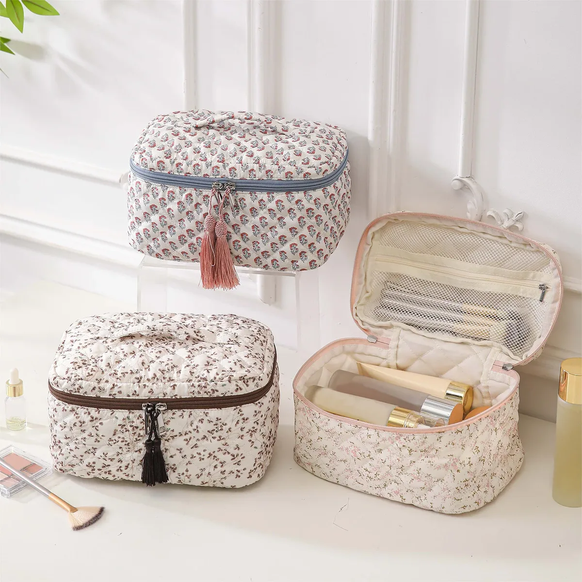 trousse de voyage matelassée florale pour femme avec fermeture éclair, grande capacité, pochette à crayons pour les voyages, le travail et le quotidien