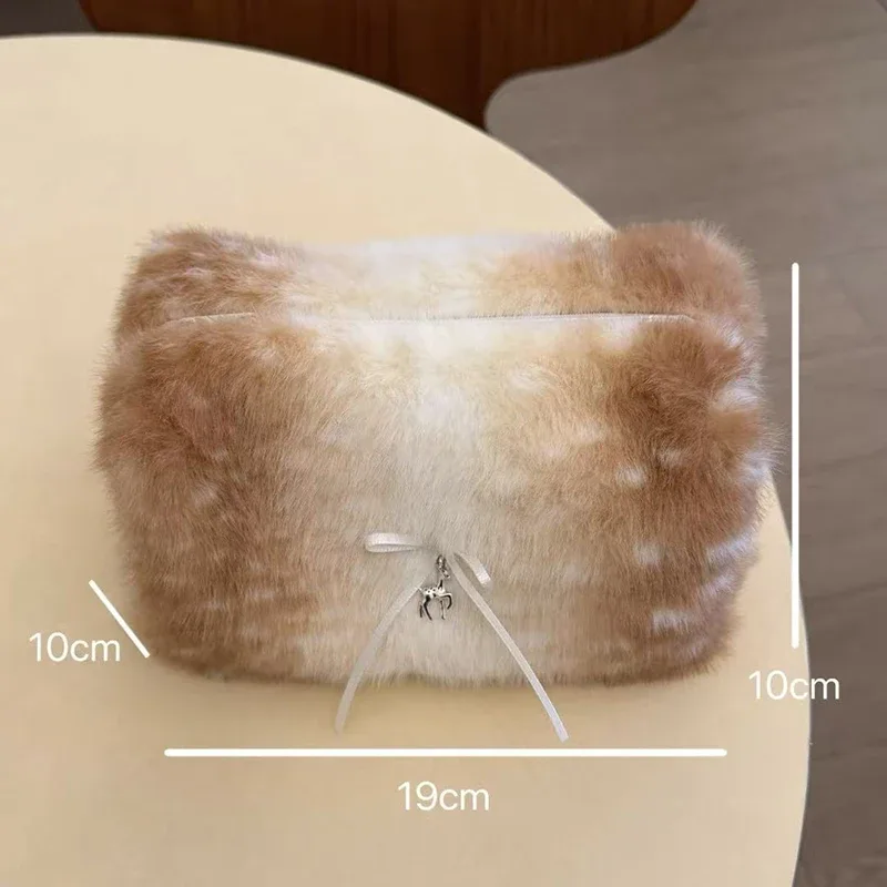 trousse de toilette tendance en peluche grande capacité, organisateur de maquillage portable de voyage, essentiel haut de gamme pour le rangement des soins de la peau et des articles de toilette
