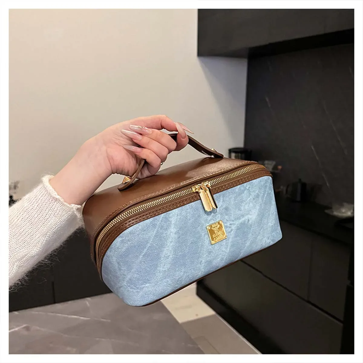 nouvelle trousse de toilette, sac de rangement de voyage haut de gamme en denim et cuir pu avec empiècements color-block, trousse de toilette de marque en métal