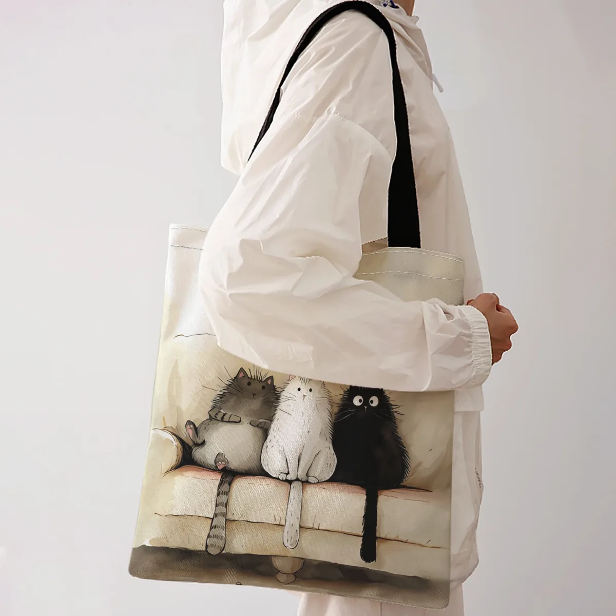 Sac fourre-tout imprimé avec trois chats moelleux sur un canapé, sac à bandoulière de grande capacité pour le shopping, les voyages et l'usage quotidien