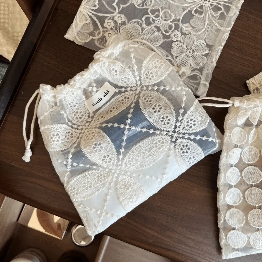 pochette à cordon portable pour broderie florale, sac de rangement rétro en dentelle ajourée, petite trousse de maquillage pratique à tenir à la main