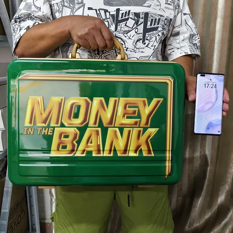 valise réplique verte money in the bank, valise commémorative seth rollins, accessoire wwe, neuve