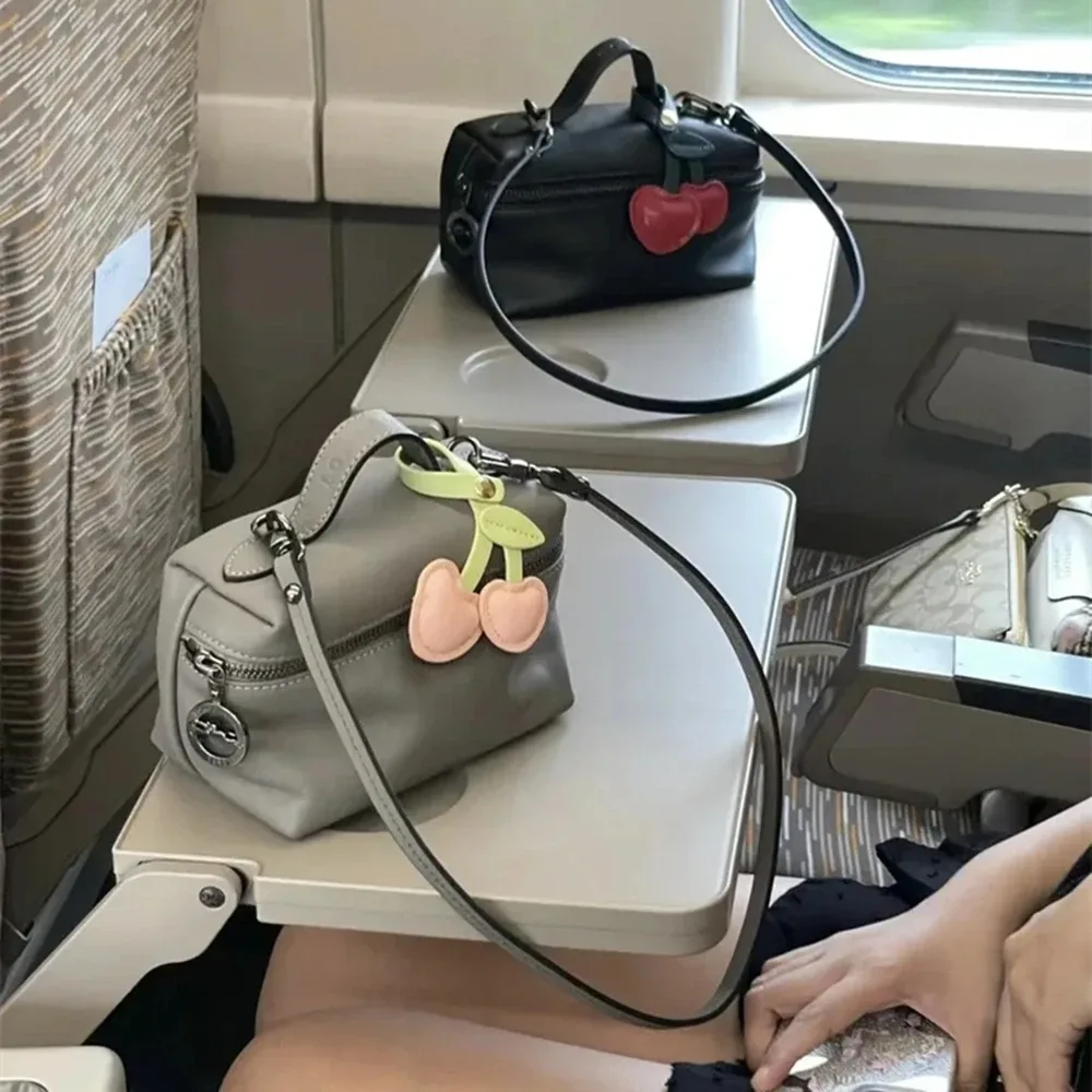 porte-clés pendentif cerise chelsea créatif pour sac à main femme, accessoire de sac à dos en cuir, breloque vintage polyvalente pour sac