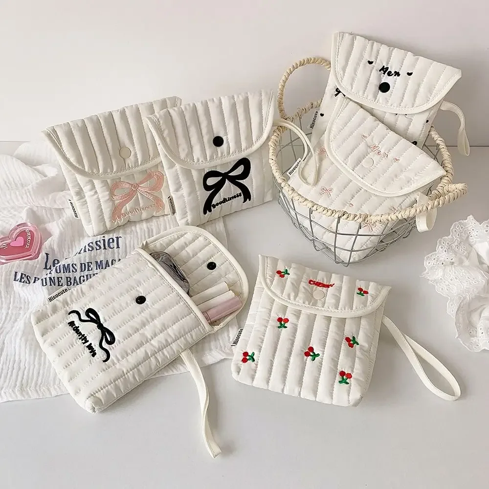 Sac à cosmétiques cerise brodé de grande capacité, sac de rangement pour serviettes menstruelles avec nœud papillon, sac de rangement pour serviettes hygiéniques, sac pour petits articles