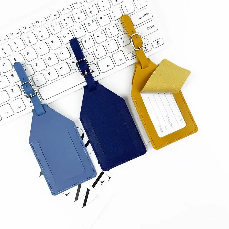 Élégante étiquette de bagage en cuir PU avec emplacement intégré pour AirTag pour un confort de voyage