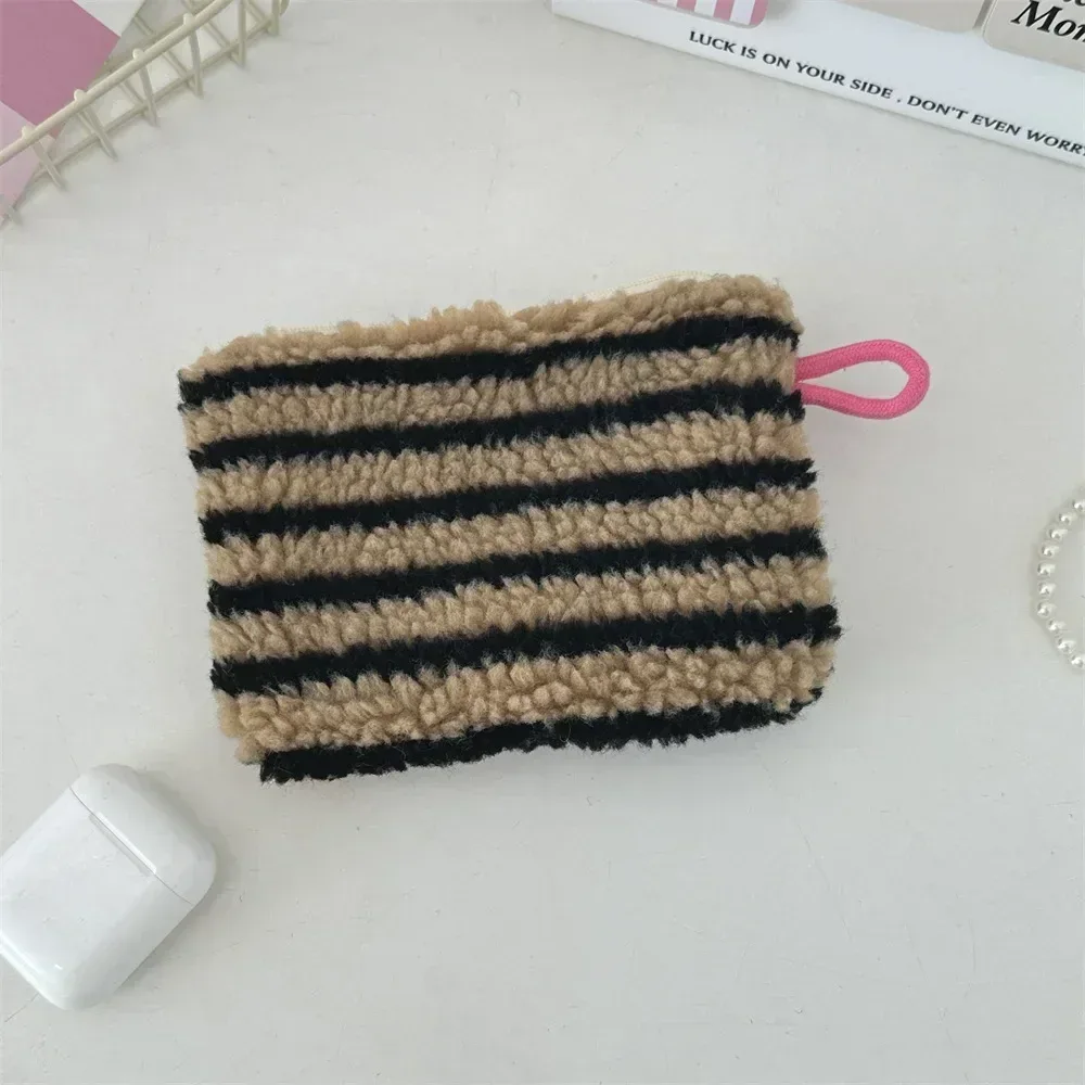 mini trousse de maquillage en peluche mignonne, portable, voyage, cosmétique, rouge à lèvres, écouteurs, carte, sac à main de rangement, pochette portefeuille pour femmes