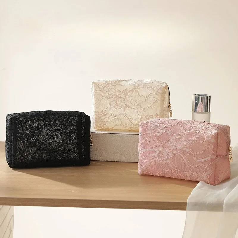 trousse de maquillage en dentelle pour femmes et filles, pochette en maille pour rouge à lèvres, organisateur de toilette de voyage avec poches intérieures pour les essentiels