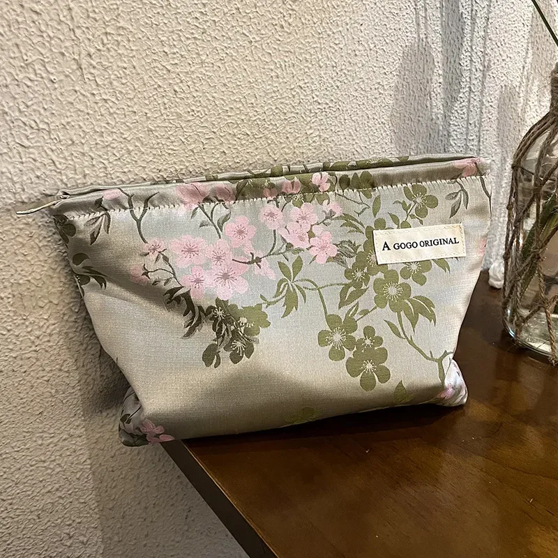 nouvelle trousse de maquillage en satin style chinois grande capacité, sac de rangement portable pour produits de soin de la peau, porte-cartes d'identité, pochette à main