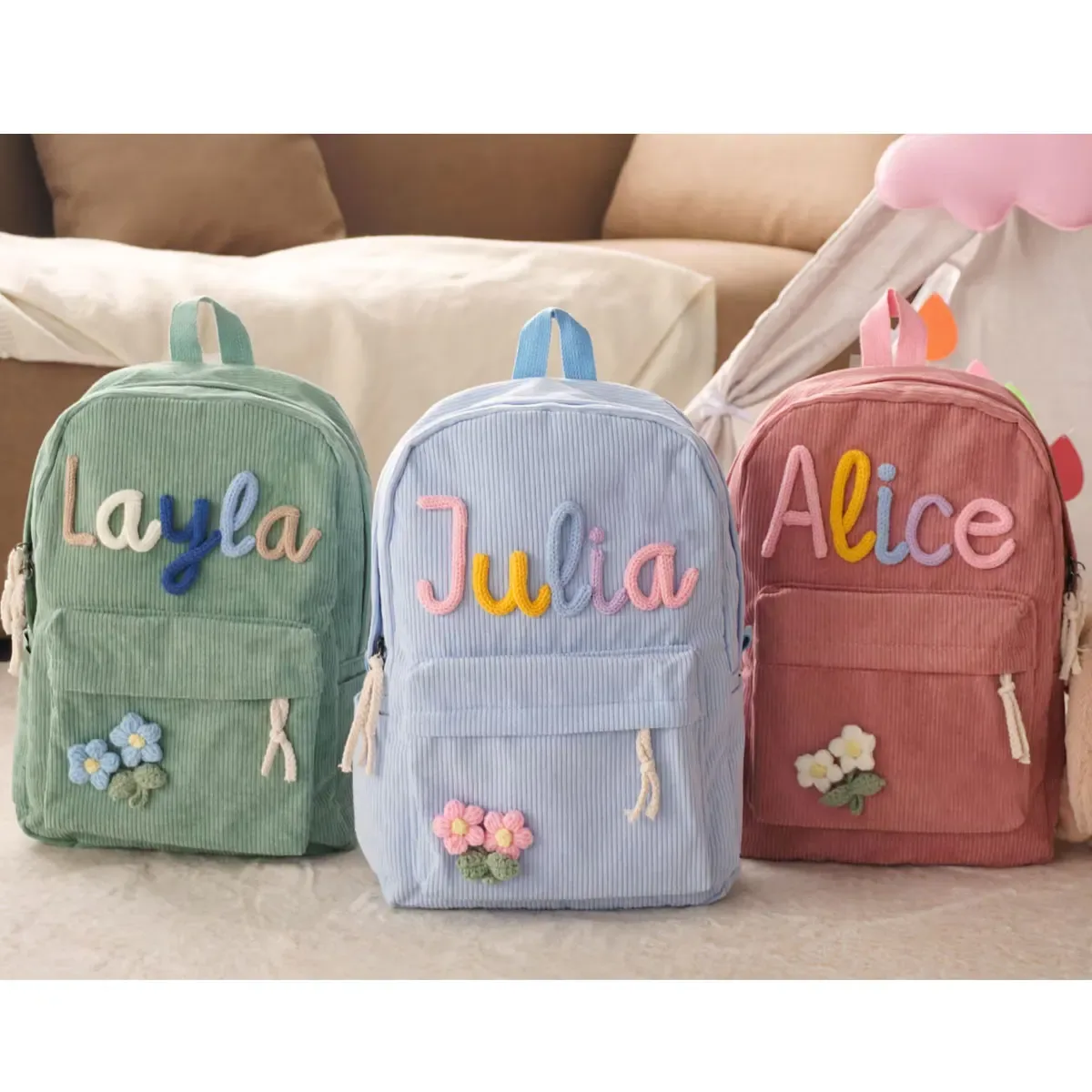 sac à dos unisexe personnalisé en velours côtelé — initiales brodées à la main, design coloré, choix de couleurs et d'accessoires