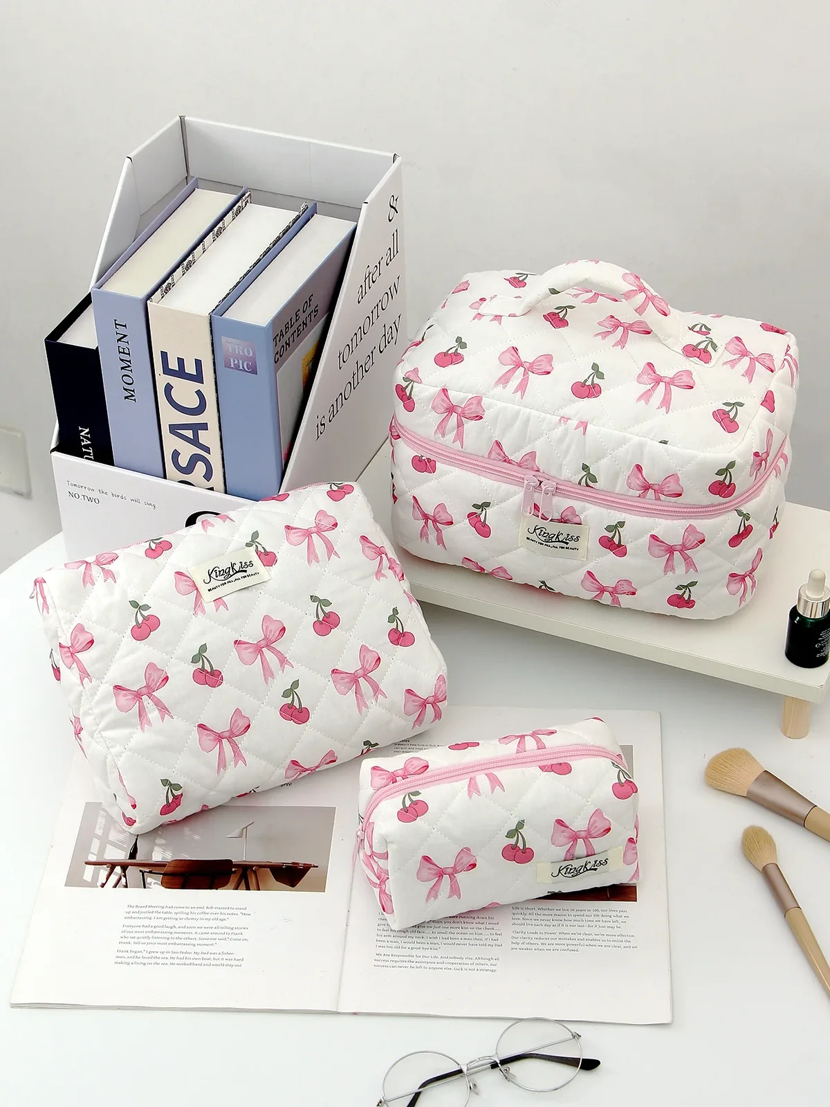1 pièce/ensemble trousse de maquillage matelassée avec nœud cerise, trousse de maquillage à main multifonctionnelle, trousse de toilette Portable avec fermeture éclair