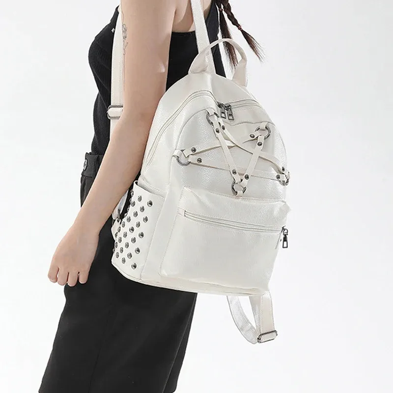 sac à dos de voyage unisexe à grande capacité avec rivets décoratifs, fermeture éclair et plusieurs poches, idéal pour les étudiants, les écoliers et les ordinateurs portables.
