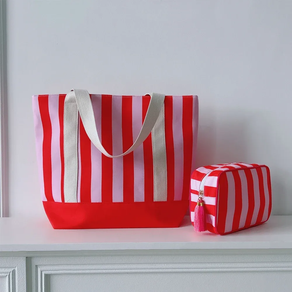 grand sac à cosmétiques portable rayé pour femmes, sac de maquillage à pompon avec fermeture éclair, pochette de rangement de grande capacité