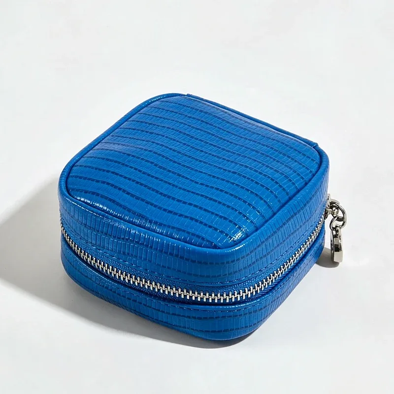 pochette de maquillage mini personnalisable avec initiales en cuir de vachette motif crocodile pour femmes, sacs à main de luxe de créateur, nouveauté 2026, organisateur de voyage