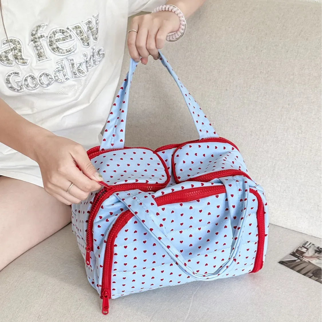 sac à cosmétiques portable à motif de cœur bleu, nouveau sac de rangement de toilette de voyage portable de grande capacité avec compartiments