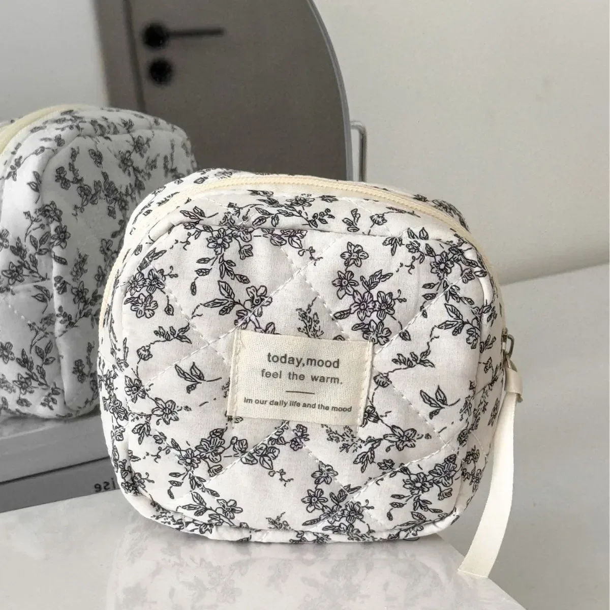 Kawaii – Mini trousse de maquillage pour femmes, sac à cosmétiques Portable pour rouge à lèvres, écouteurs, stockage de câbles de données