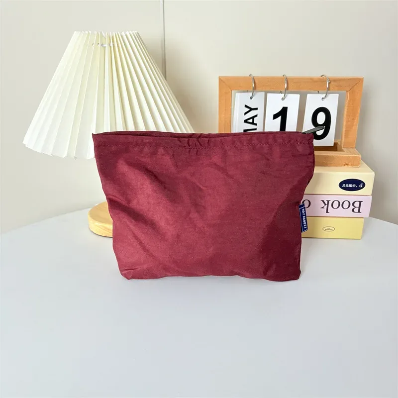 sac cosmétique en nylon avec logo imprimé personnalisé, couleur unie simple, pochette pour femme, grande capacité, fermeture éclair, sacs de rangement pour articles de toilette