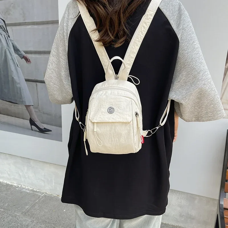 mini sac à dos en nylon multicolore, petit sac à la mode et polyvalent pour femme, sac à dos multifonctionnel pour les voyages décontractés