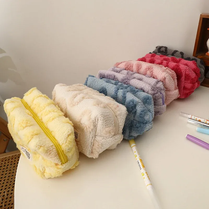 trousse de maquillage en peluche en forme de cœur, sac de rangement de voyage doux et portable, trousse à crayons pour étudiants