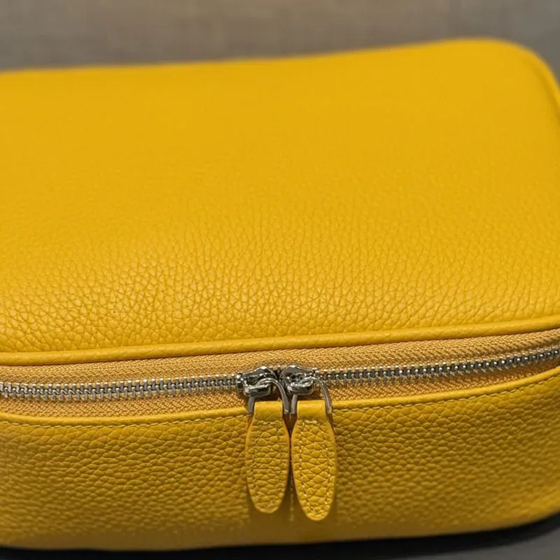 sac de maquillage en cuir de grande capacité, de forme boîte, à la mode, sac de toilette portable multifonctionnel, rangement simple pour cosmétiques de voyage.