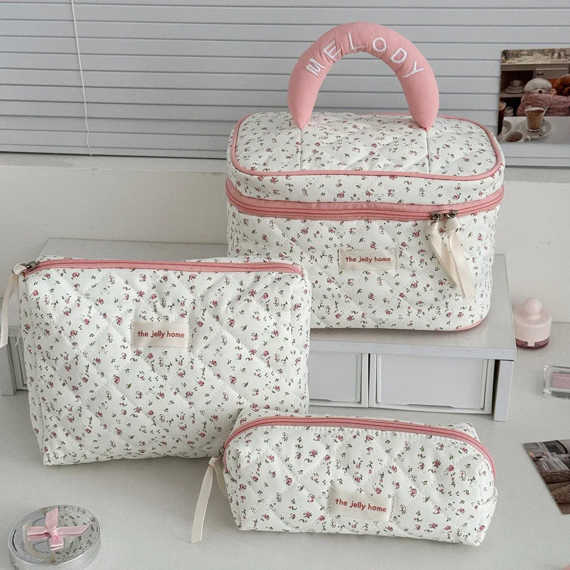 Sac de rangement de cosmétiques pour femmes, bleu fraise mignon, grande capacité, pochette de maquillage de toilette, sac à main pour dames, sac matelassé, vente en gros